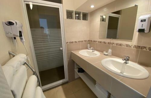 Ecartelee-Bonabry-Orieres-Paron Hotel | Hotel de Bretagne