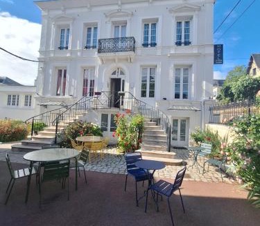 Saint-Martin-du-Littoral Hotel | Hotel de Charme La Bonne Adresse - Logis hotels