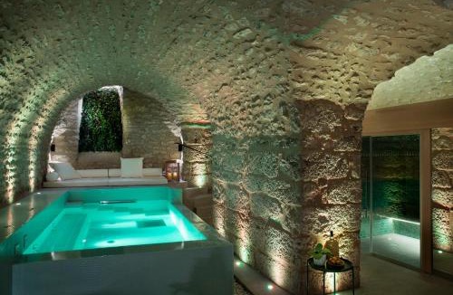 Angerville Hotel | Hotel De France