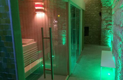 Angerville Hotel | Hotel De France