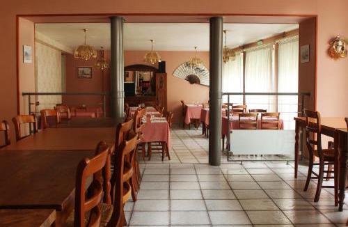 Sauxillanges Hotel | Hotel De L'Abbaye
