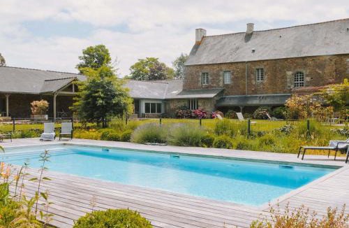 Le Tronchet Hotel | Hotel de L'Abbaye Le Tronchet - Handwritten Collection