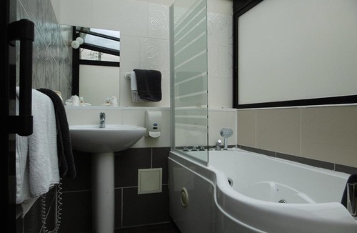 Guingamp Hotel | Hotel De L'Arrivée