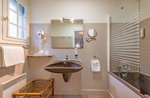 Rive Droite Hotel | Hotel De la Corniche