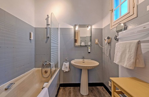 Rive Droite Hotel | Hotel De la Corniche