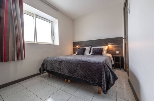 Surgeres Hotel | Hotel de la Gare