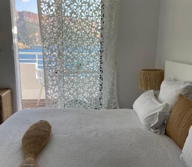 Cassis Hotel | Hotel de La Plage - Mahogany