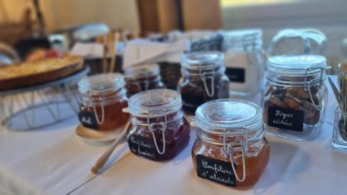 Mortain Hotel | Hotel De La Poste