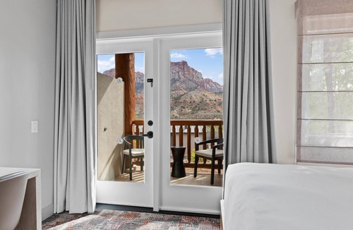 Zion National Park South Entrance Cabin | Hotel De Novo Springdale, Tapestry Collection by Hilton