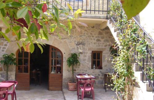 Puybrun Hotel | Hotel Des Arts