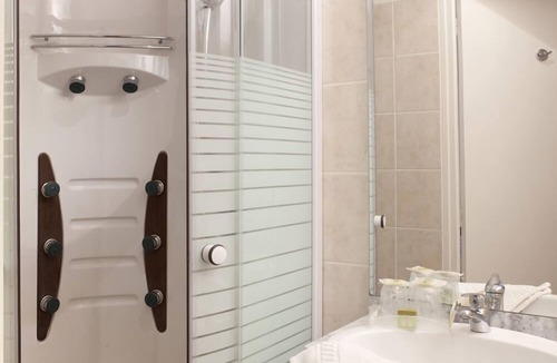 Vic-sur-Cere Hotel | Hotel des Bains et Résidences