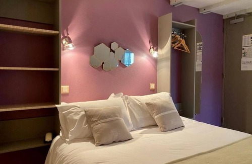 Figeac Hotel | HOTEL DES BAINS