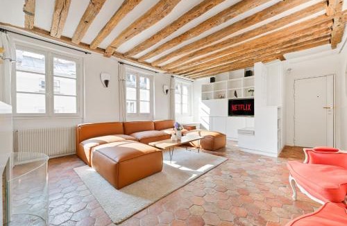 Quartier de l'Ecole-Militaire Apartment | Hôtel des Invalides 3-Bedroom Apartment with Netflix
