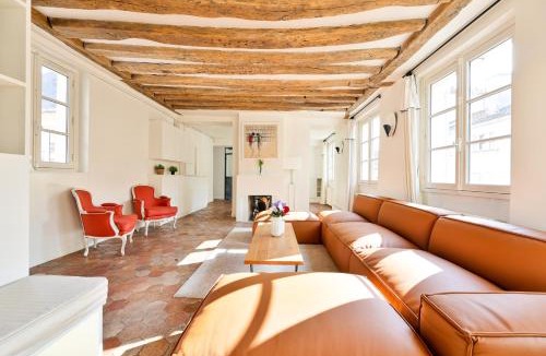 Quartier de l'Ecole-Militaire Apartment | Hôtel des Invalides 3-Bedroom Apartment with Netflix
