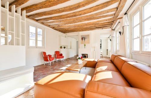 Quartier de l'Ecole-Militaire Apartment | Hôtel des Invalides 3-Bedroom Apartment with Netflix