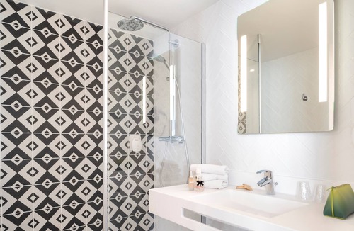 Notre-Dame Hotel | Hotel Des Lys