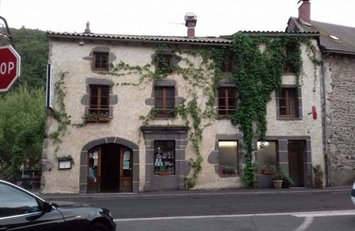 Ferrieres-Saint-Mary Hotel | Hotel des Voyageurs