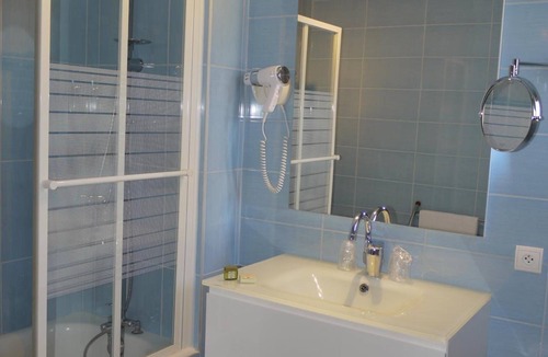 Livron-sur-Drome Hotel | Hotel des Voyageurs