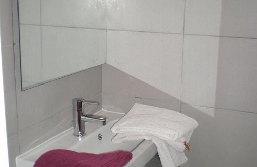 Mery-sur-Oise Hotel | HOTEL Dg