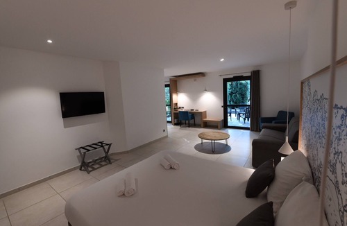 Saint-Maurice-dʼArdeche Hotel | Hotel Domaine du Cros d'Auzon