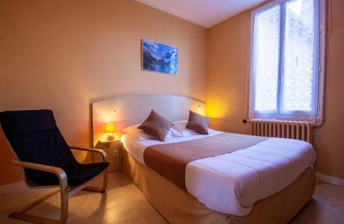 Pontacq Hotel | Hotel du Commerce