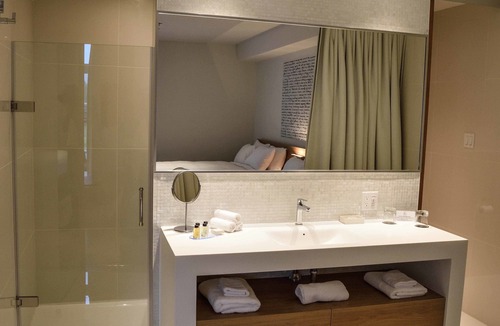 Venise-en-Quebec Hotel | Hotel du Lac Champlain, an Ascend Collection Hotel