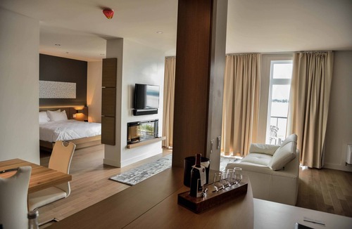Venise-en-Quebec Hotel | Hotel du Lac Champlain, an Ascend Collection Hotel