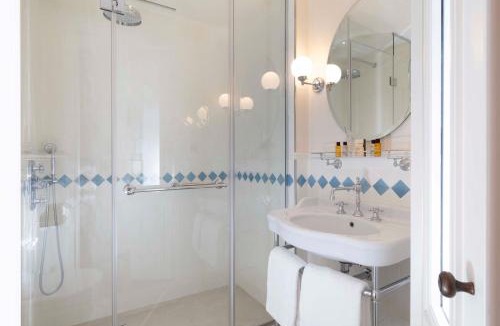 Saint-Thomas-d'Aquin Hotel | Hotel Du Quai Voltaire