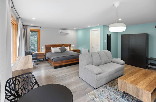 Val Morin Cabin | Hotel Far Hills