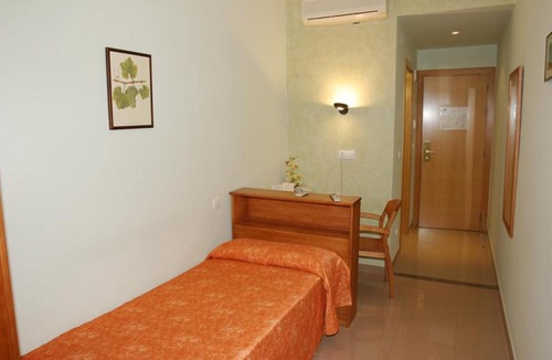 San Sadurni Hotel | Hotel Fonda Neus