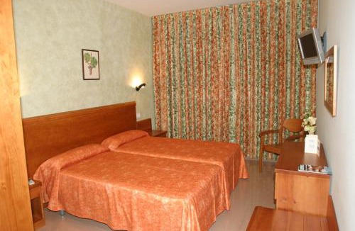 San Sadurni Hotel | Hotel Fonda Neus