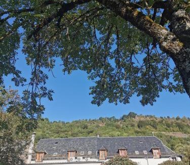 Saint-Martin-sous-Vigouroux Hotel | Hotel bar b'rock