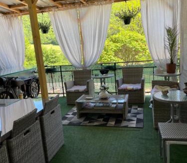 Saint-Martin-sous-Vigouroux Hotel | Hotel bar b'rock