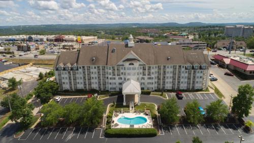Branson Theater District Hotel | Hotel Grand Victorian