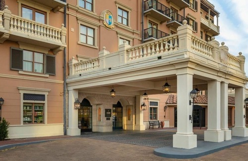 Uptown Hotel | Hotel Granduca | 2 Premier Suite Two Beds Pool View Balcony | Premier Location