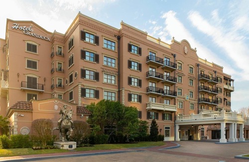Uptown Hotel | Hotel Granduca | 2 Premier Suite Balcony | Spacious Suite Near High-End Shopping