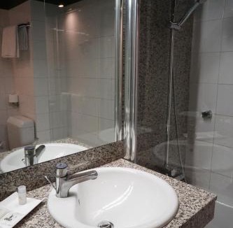 Zola - Pressense Hotel | Hotel Gratte-Ciel Ariana