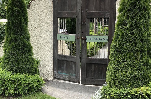 Haumoana Apartment | Hotel Haumoana 2 - A gorgeous garden apartment.