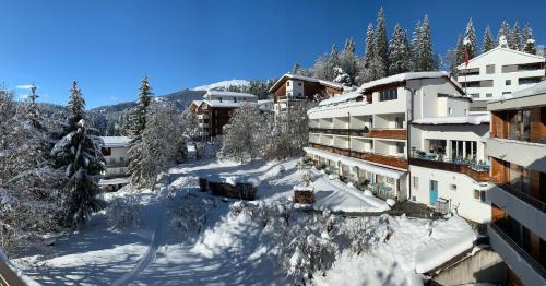 Waldhaus Flims Apartment | Hotel Haus am Waldrand