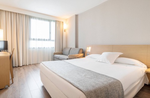 Benicalap Hotel | Hotel ILUNION Valencia 4