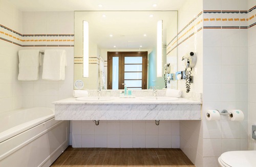 Benicalap Hotel | Hotel ILUNION Valencia 4