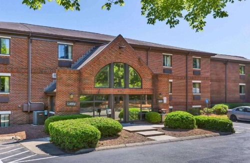 Cary Hotel | Hotel in Cary with WiFi, AC.
