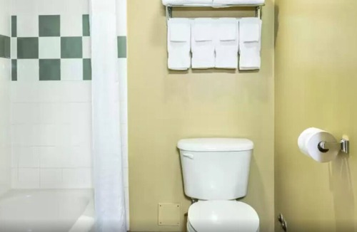 Grimsby Hotel | Hotel in Grimsby - Comfortable Stay Near Niagara Falls with Free Breakfast