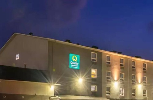 Grimsby Hotel | Hotel in Grimsby - Comfortable Stay Near Niagara Falls with Free Breakfast