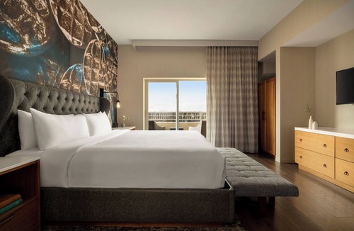 Naperville Hotel | Hotel Indigo Naperville Riverwalk by IHG