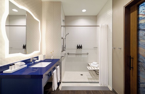Naperville Hotel | Hotel Indigo Naperville Riverwalk by IHG