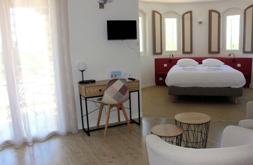 Chandolas Hotel | Hotel Inn Holiday Accomodation in Ardeche, Swimming Pool, Diner on reservation