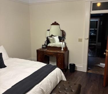 Ferndale Main Street Historic District Hotel | Hotel Ivanhoe