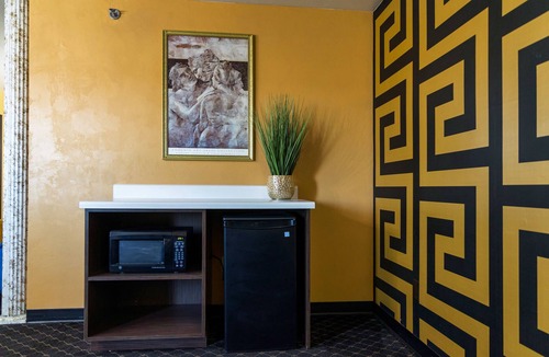 Ashwaubenon Hotel | Hotel J Green Bay