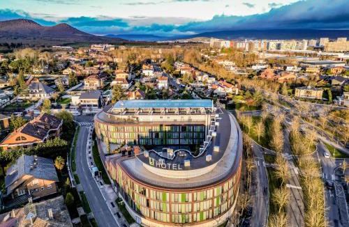 Mendizorrotza Apartment | Hotel Jardines de Uleta Suites